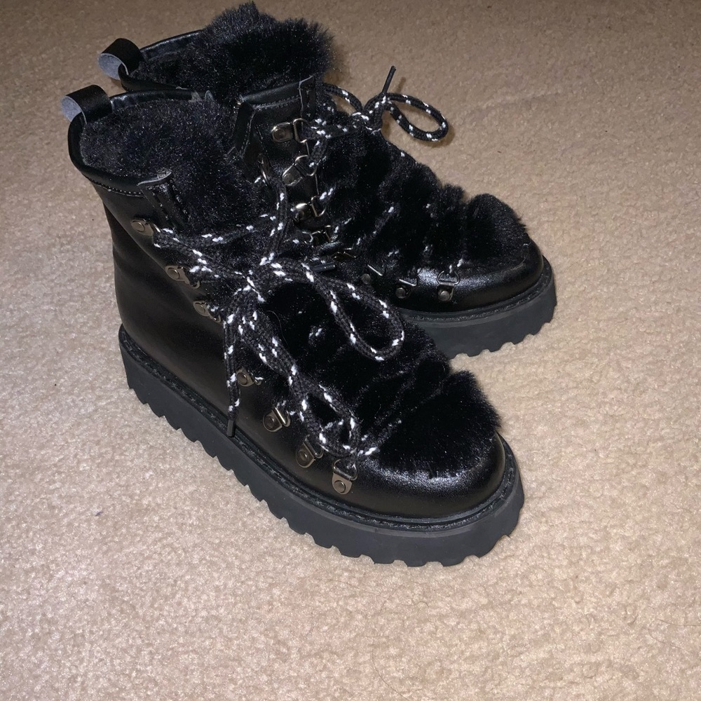 AKIRA discontinued fur lined booties